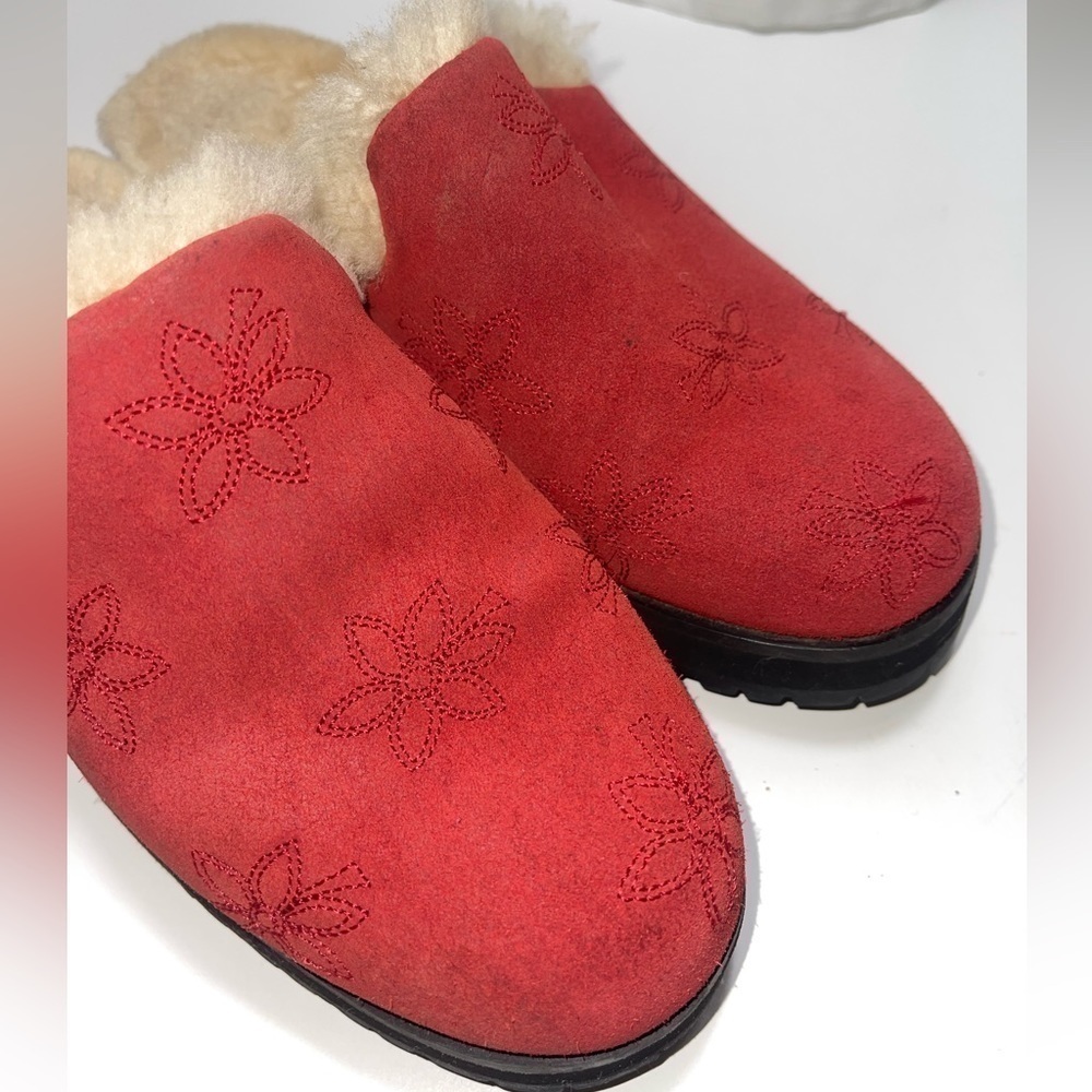 Ugg Tasmanll Red Women's size 7 Genuine Sheepskin